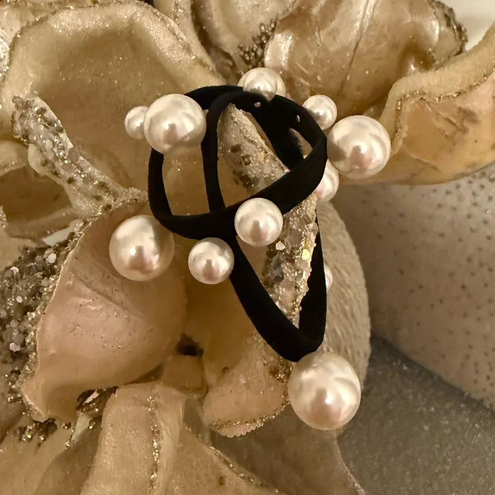 Elegant Black and White Pearl Hair Ties